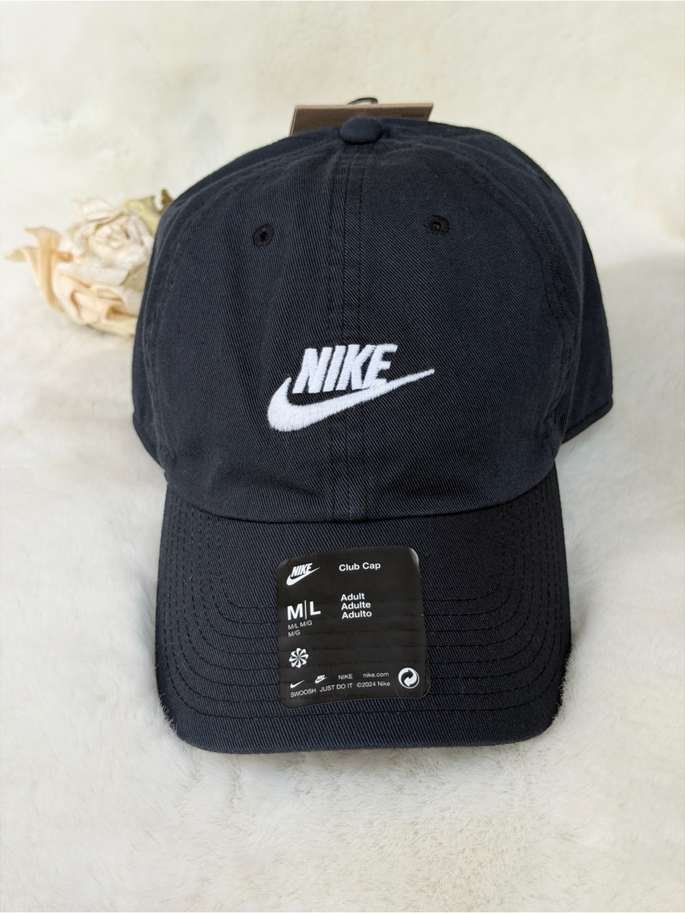 NWT Nike Navy Blue Club Cap with White Swoosh Logo hat is Unisex. SZ M/L